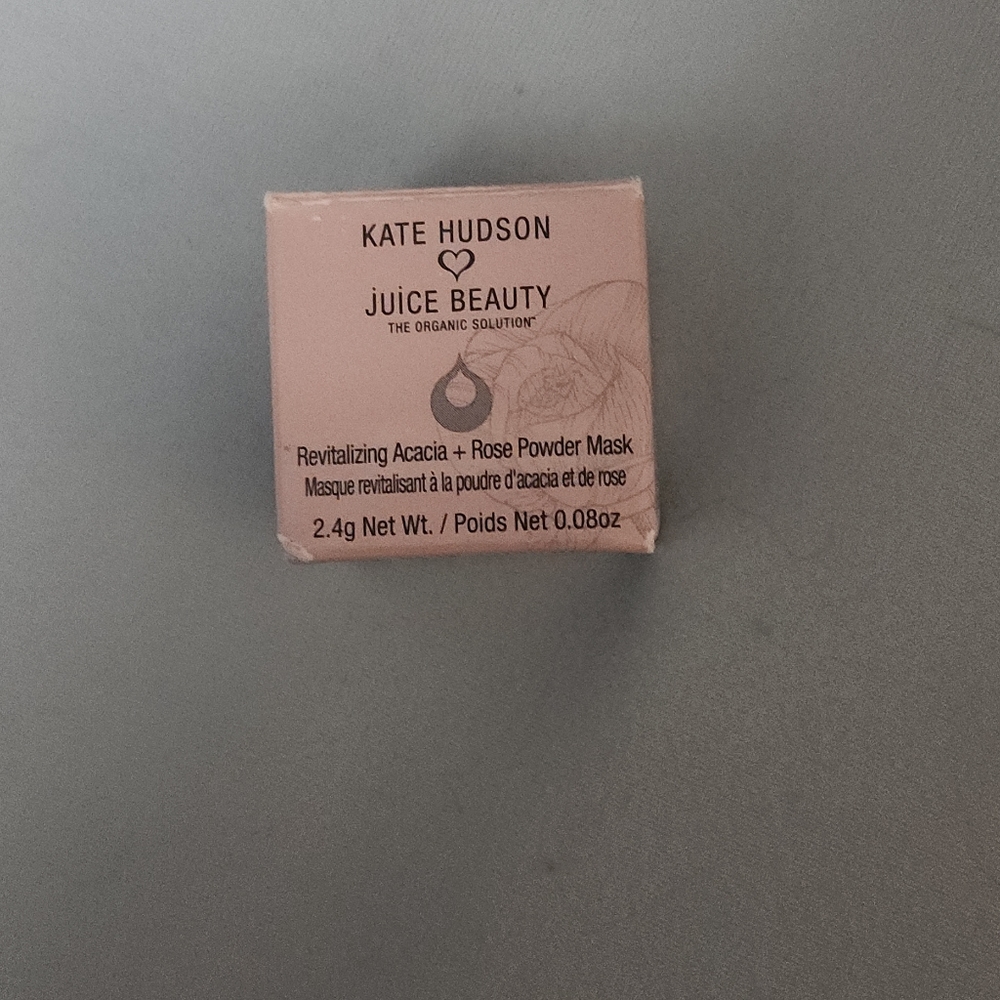 Kate Hudson x juice beauty powder mask
